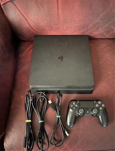 ps4 slim +kontroller+lojra instalume (kemi edhe aksesor tjer